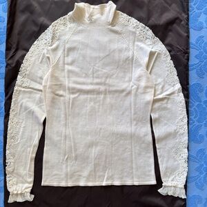 Elie Tahari Arianna Crocheted Sleeve 100% Fine Merino Wool Sweater size S NWT